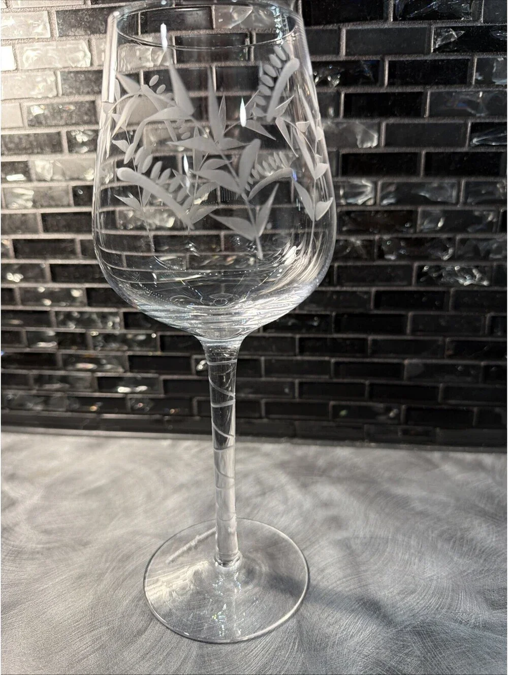 TOMMY BAHAMA  ~ 1 Etched Crystal Wine Glass  Palm Fronds ~ 9.5”~ RARE HTF